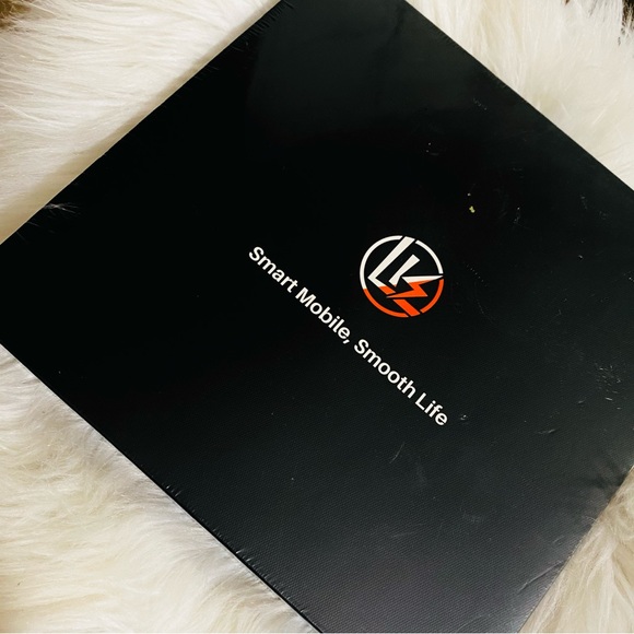 iPhone 14 Max 5 in 1 Bundle - Picture 7 of 9